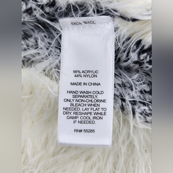 🚨LAST CALL🚨 Express Aztec Fuzzy Knit Sweater Women's Extra Small Soft & Comfy - Picture 6 of 9